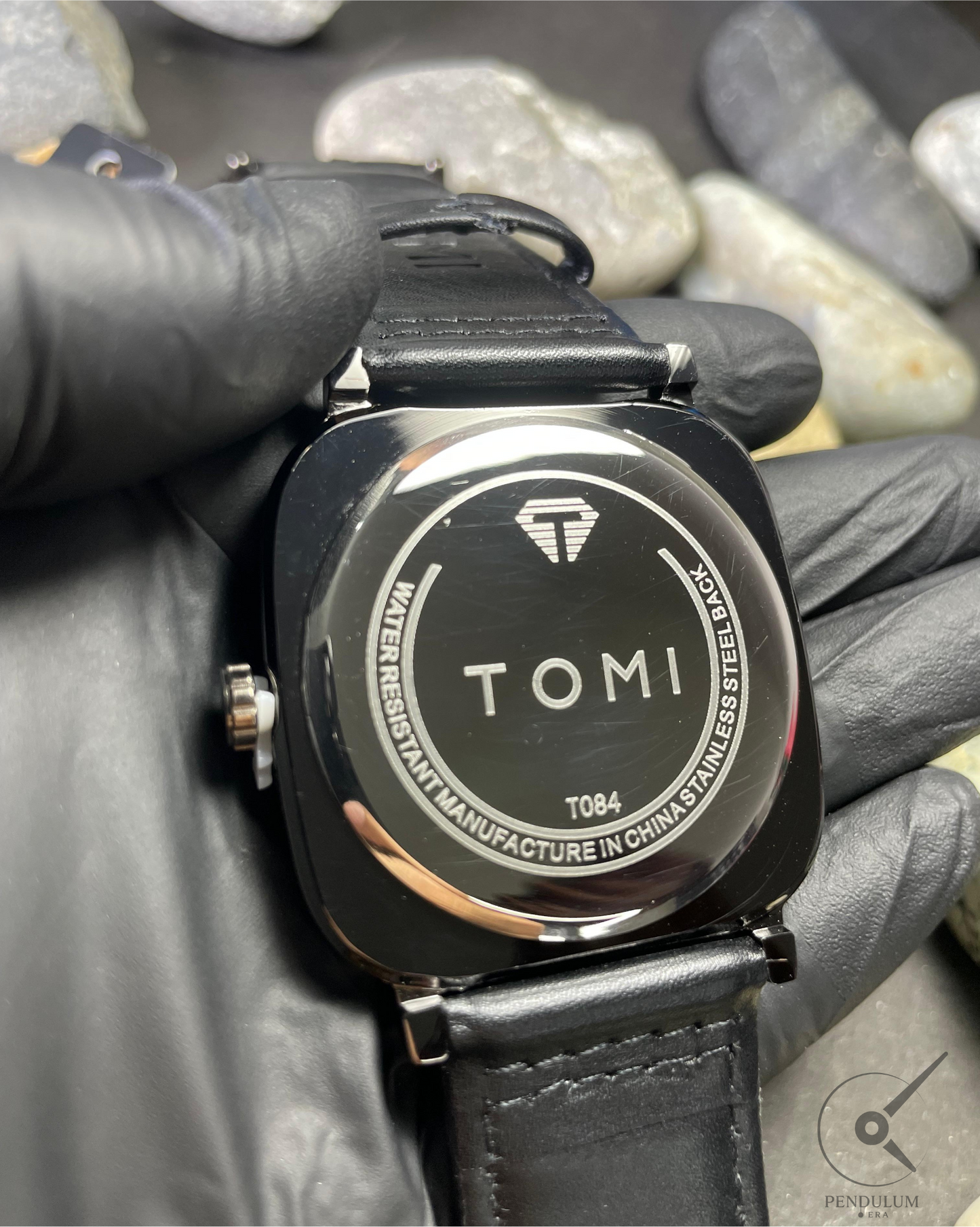 TOMI Minimalist Black Watch – Red Second Hand & Black Leather Strap
