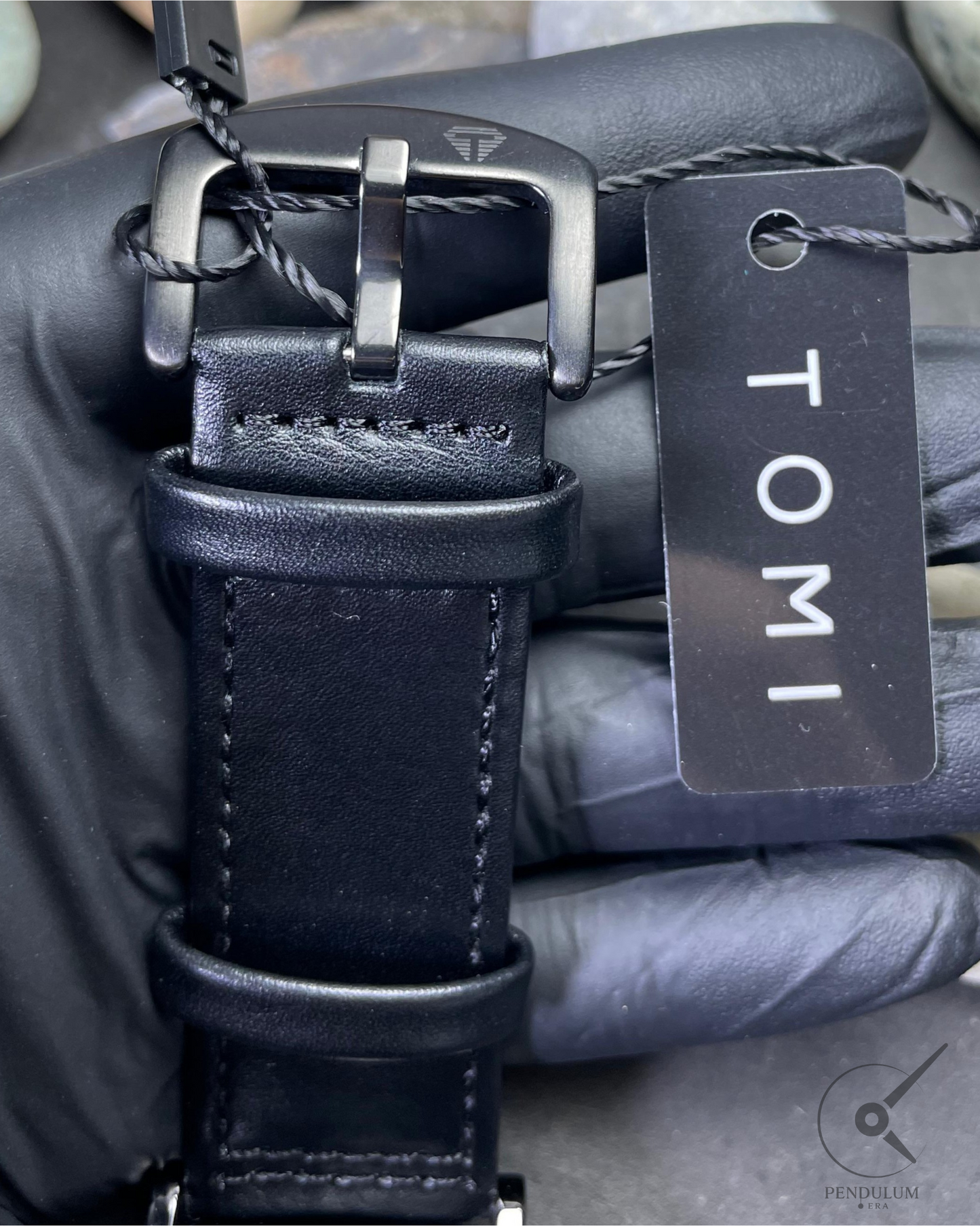 TOMI Minimalist Black Watch – Red Second Hand & Black Leather Strap